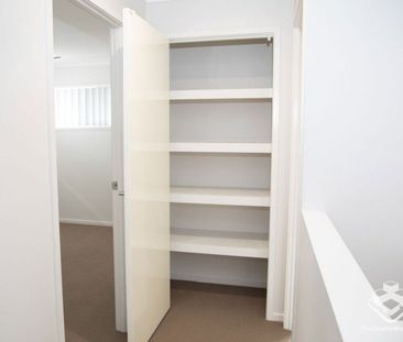 Beautiful Townhouse - Photo 5