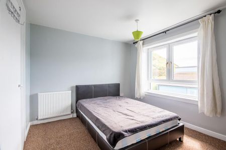 4 bedroom flat to rent - Photo 2