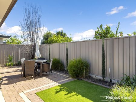 STUNNING HOME IN THIS QUIET AND CONVENIENT LOCATION!! - Photo 3