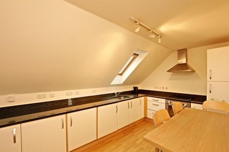 3 bedroom flat to rent - Photo 3