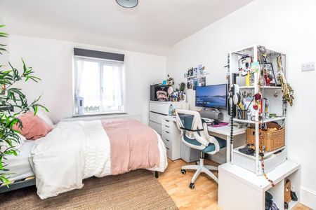 4 Bed Terraced House, Streimer Road, E15 - Photo 3