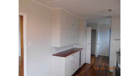 Three bedroom Tawa house - Photo 2