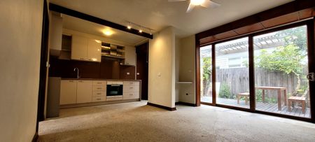 2/84 The Avenue, Spotswood VIC 3015 - Photo 3