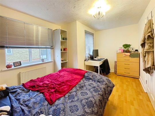 Nightingale Shott, Egham, Surrey, TW20 9SU - Photo 1