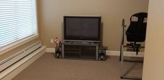 Spacious 1 Bedroom Unit - Photo 2