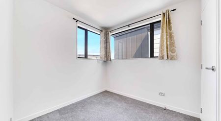 Ideal Family Rental Home in Takanini! - Photo 5