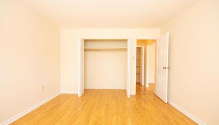 Elroy Apartments - Photo 2