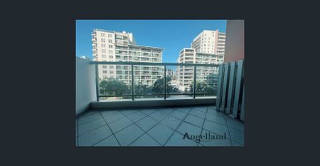 Bright And Sunny Two Bedroom Apartment In Heart Of Waterloo - Photo 4