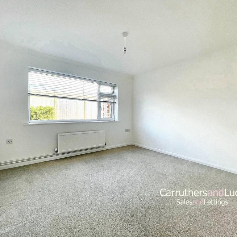 3 bedroom detached bungalow to rent - Photo 1