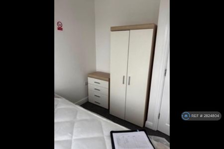 1 bedroom in a house share to rent - Photo 4