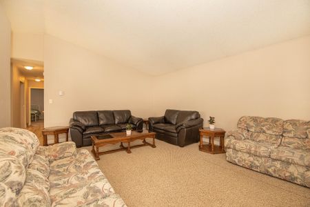 Rent-A-Room in this Roomy 8 Bed Home! Based On Single Occupancy. - Photo 3