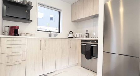 FULLY FURNISHED STYLISHLY PRESENTED INNER CITY TOWNHOUSE! - Photo 3