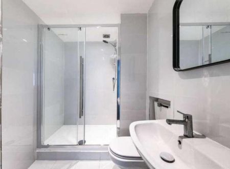 3 bedroom flat to rent - Photo 4