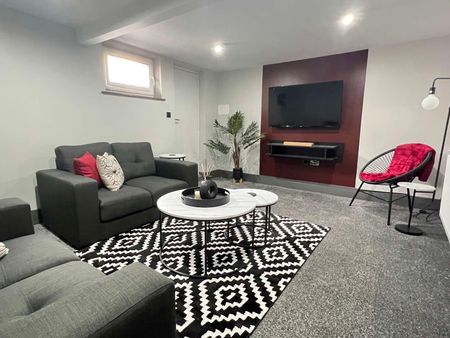 Stunning 6 Bed HMO in the heart of Harehills! Room 5 - Photo 2