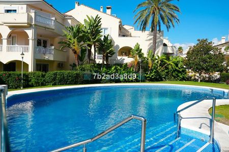 Apartment for rent in El Paraiso, Estepona - Photo 2