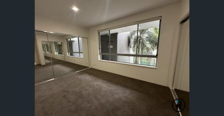 Spacious Apartment in the Heart of Hope Island - Photo 3