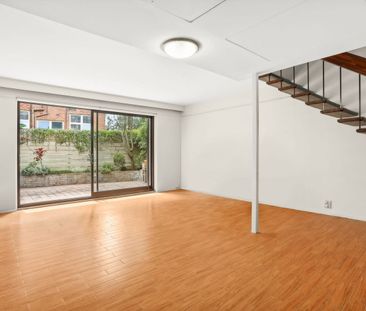 Two-Level Townhouse In Convenient Leafy Location - Photo 2