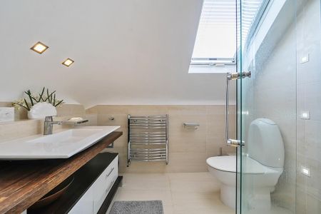 6 bedroom detached house to rent - Photo 2