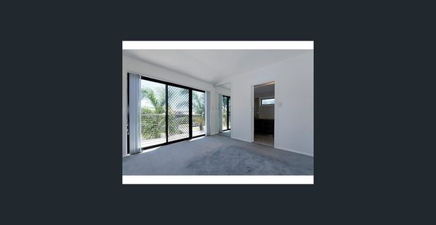 ELEGANCE, STYLE AND LOTS OF CLASS, WITH LOW MAINTENANCE YARD - Photo 1