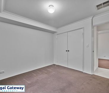 8 Chile Way, AUBIN GROVE WA 6164 - Photo 4