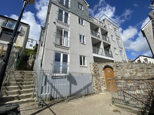 Fountain Court, Falmouth - Photo 1