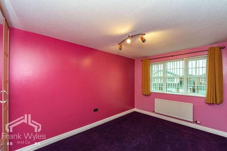 Bridleway, Lytham St. Annes, Lancashire, FY8 - Photo 2