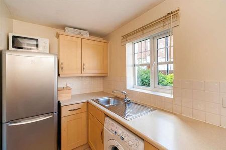 Bedroom Ground Floor Apartment Near Edgware, HA8 - Photo 4