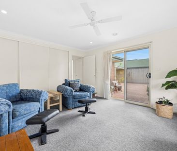 Comfortable Family Home in Quiet Court Location - Photo 3