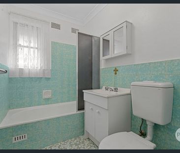 Bright Apartment in Convenient Location - Photo 3