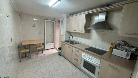 Bright apartment in central Torrevieja - long term rental - Photo 3