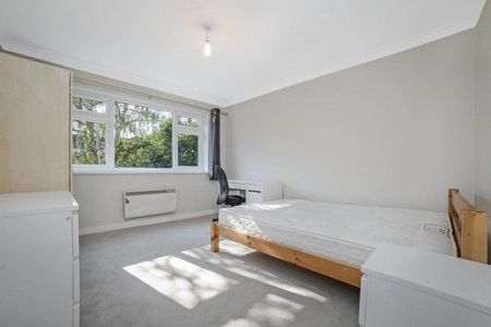 3 bedroom flat to rent - Photo 2