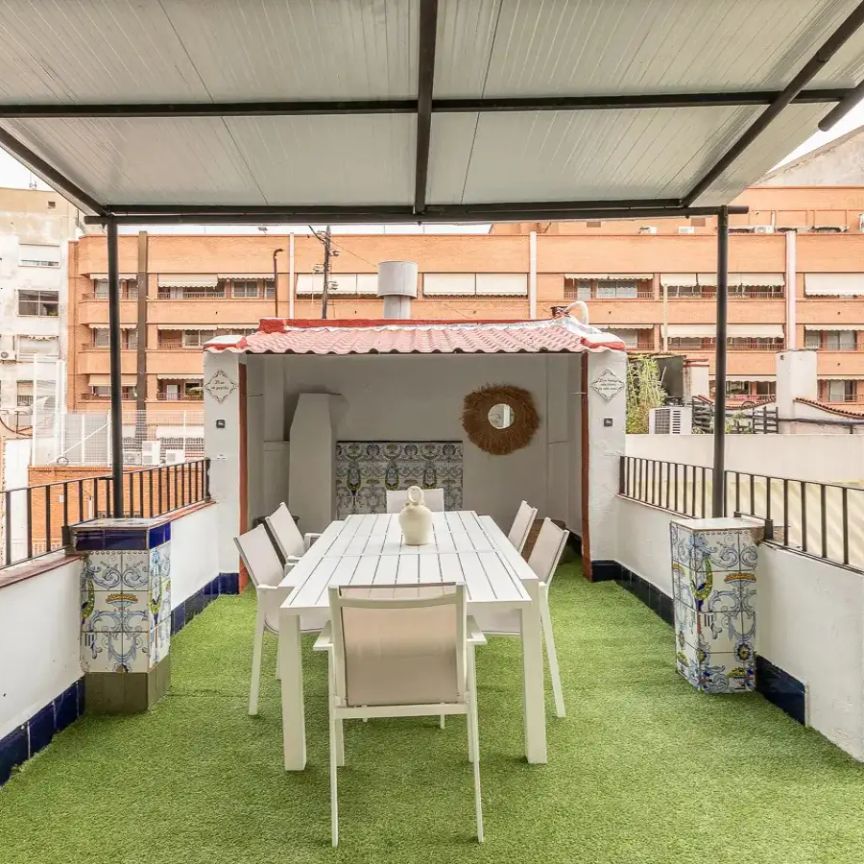 Room in a shared 10-bedroom apartment for rent in El Pla del Remei, Valencia, professionals preferred - Foto 1