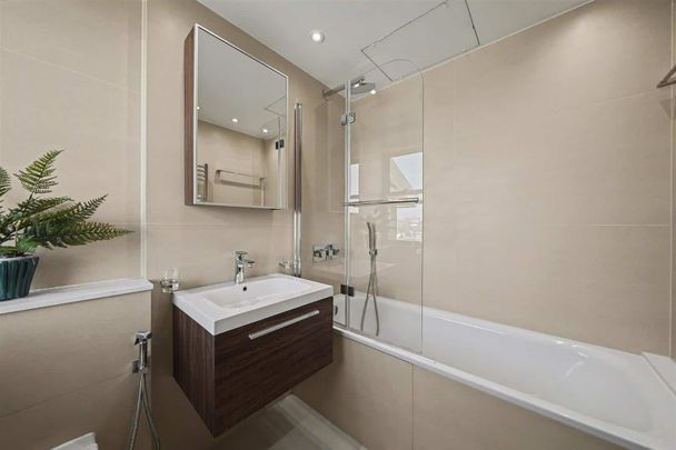 ST JOHNS WOOD PARK, NW8, London - Photo 1