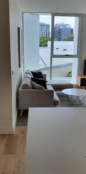 Unfurnished, Air-conditioned 2 Bedroom Apartment - walk to schools, bars/cafes, public transport and the Brisbane River - Photo 1