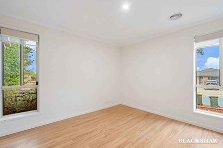 Renovated & Stylish Three Bedroom Home in Macgregor - Photo 4