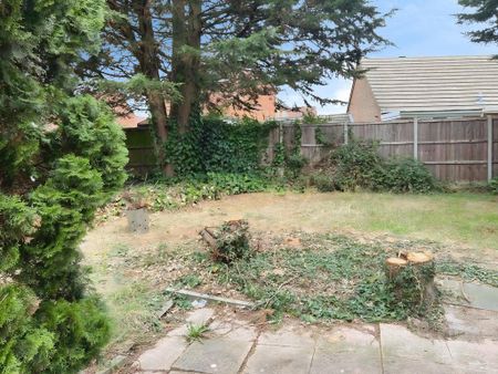 2 bedroom semi-detached house to rent - Photo 5