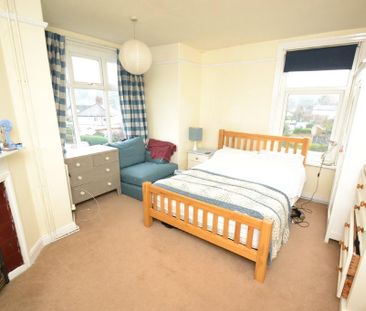 4 bedroom end of terrace house to rent - Photo 2
