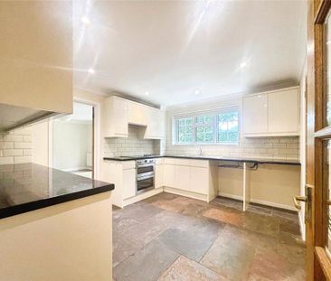 4 bedroom detached house to rent - Photo 4