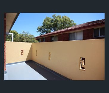 SUN DRENCHED 1 BEDROOM! - Photo 5