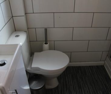 1 bedroom in a house share to rent - Photo 6