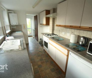 2 bedroom semi-detached house to rent - Photo 6
