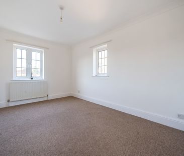 4 bedroom detached house to rent - Photo 4