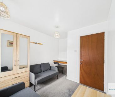 4 bedroom terraced house to rent - Photo 4