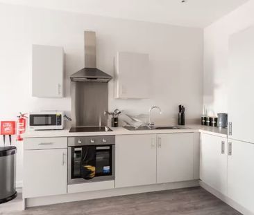 Crosby Road North, Liverpool, L22 - Photo 5