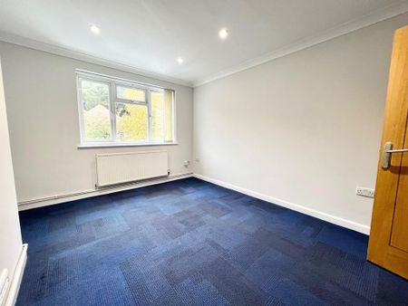 2 bedroom maisonette to rent - Photo 2