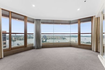 Iconic, jaw dropping views met with enormous and elegant interiors at "Quay West" - Photo 2