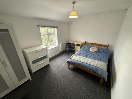 1 bedroom in a house share to rent - Photo 2