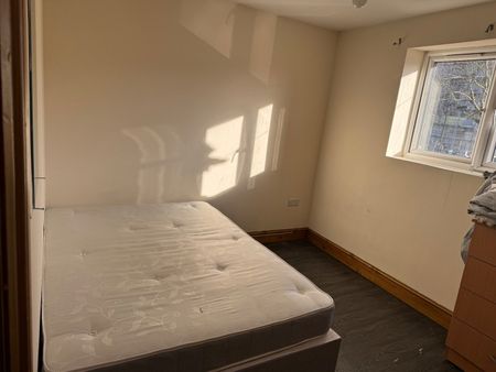 Room in a Shared House, Lansdowne Road, E11 - Photo 4