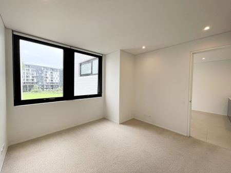 SPACIOUS TWO BEDROOM APARTMENT WITH PARK VIEW IN FOREST LODGE - Photo 2