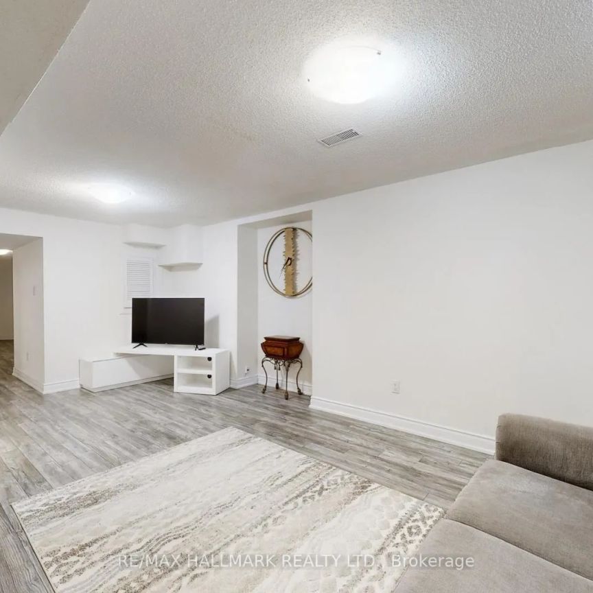 136 COOPERAGE CRESCENT - Photo 1